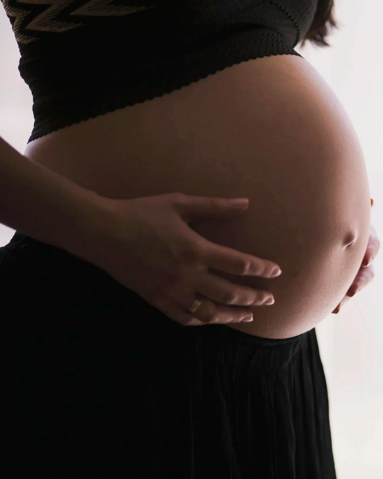 Postpartum and pregnancy therapy with Amelia Chambliss, licensed therapist in Leiden and via telehealth