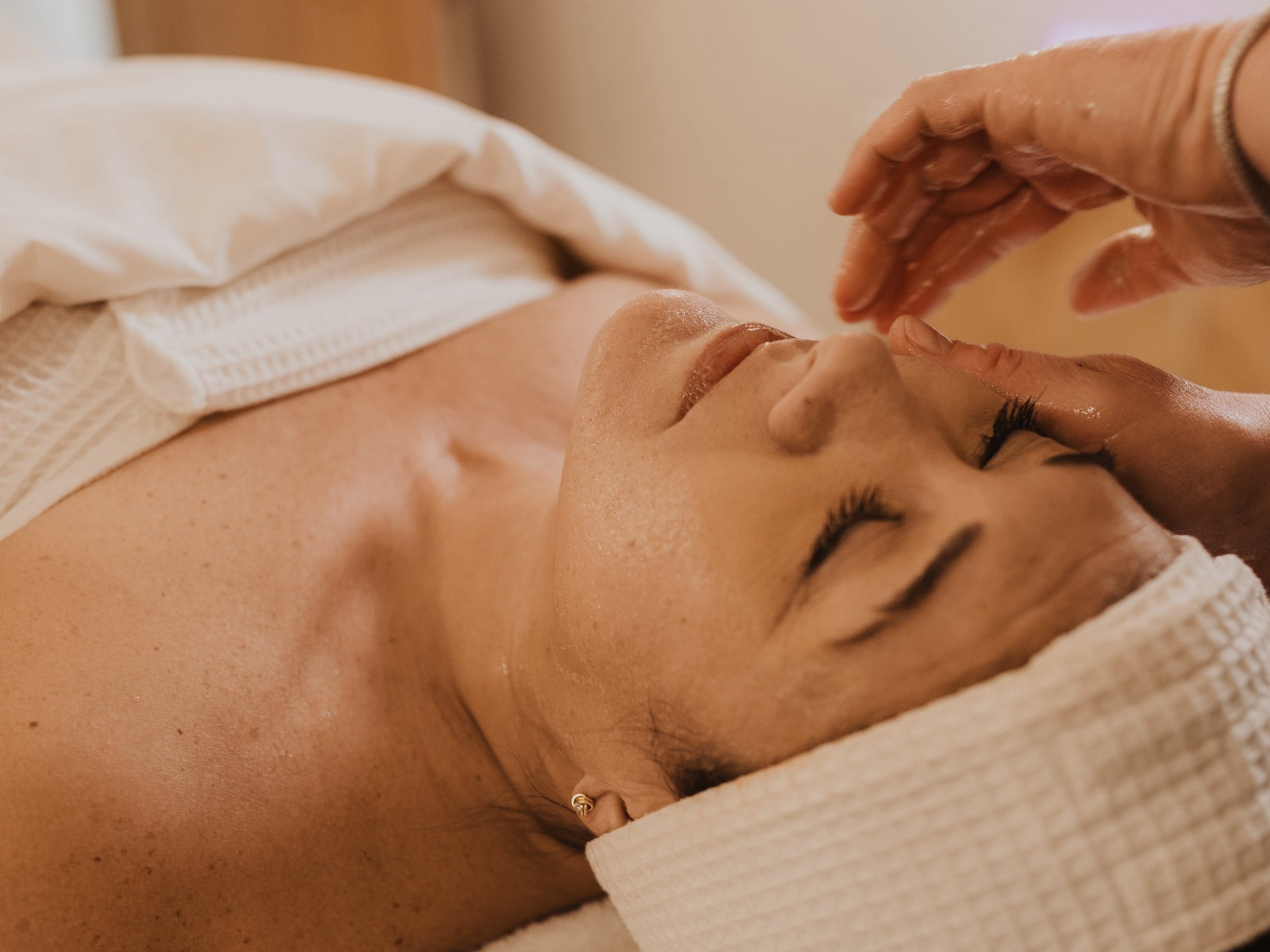 Lifting Facial - Edwards' Wellness & Skin Care