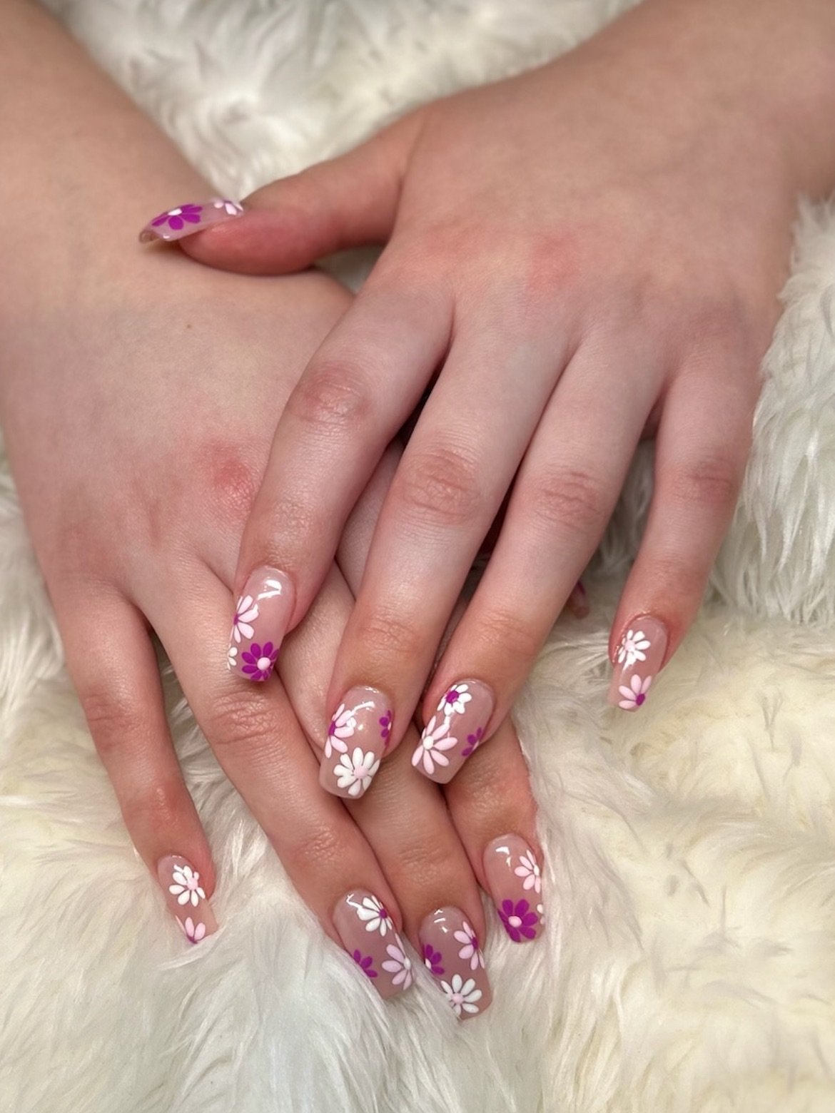 How beautiful are these hand painted flower details, loving the contrast between shades of pink! 🌸 🤍

Book your appointment today and we will make your visions come to life! 

&bull;
&bull;
&bull;
&bull;
&bull;
&bull;

#uptownnailboutique  #yycnail