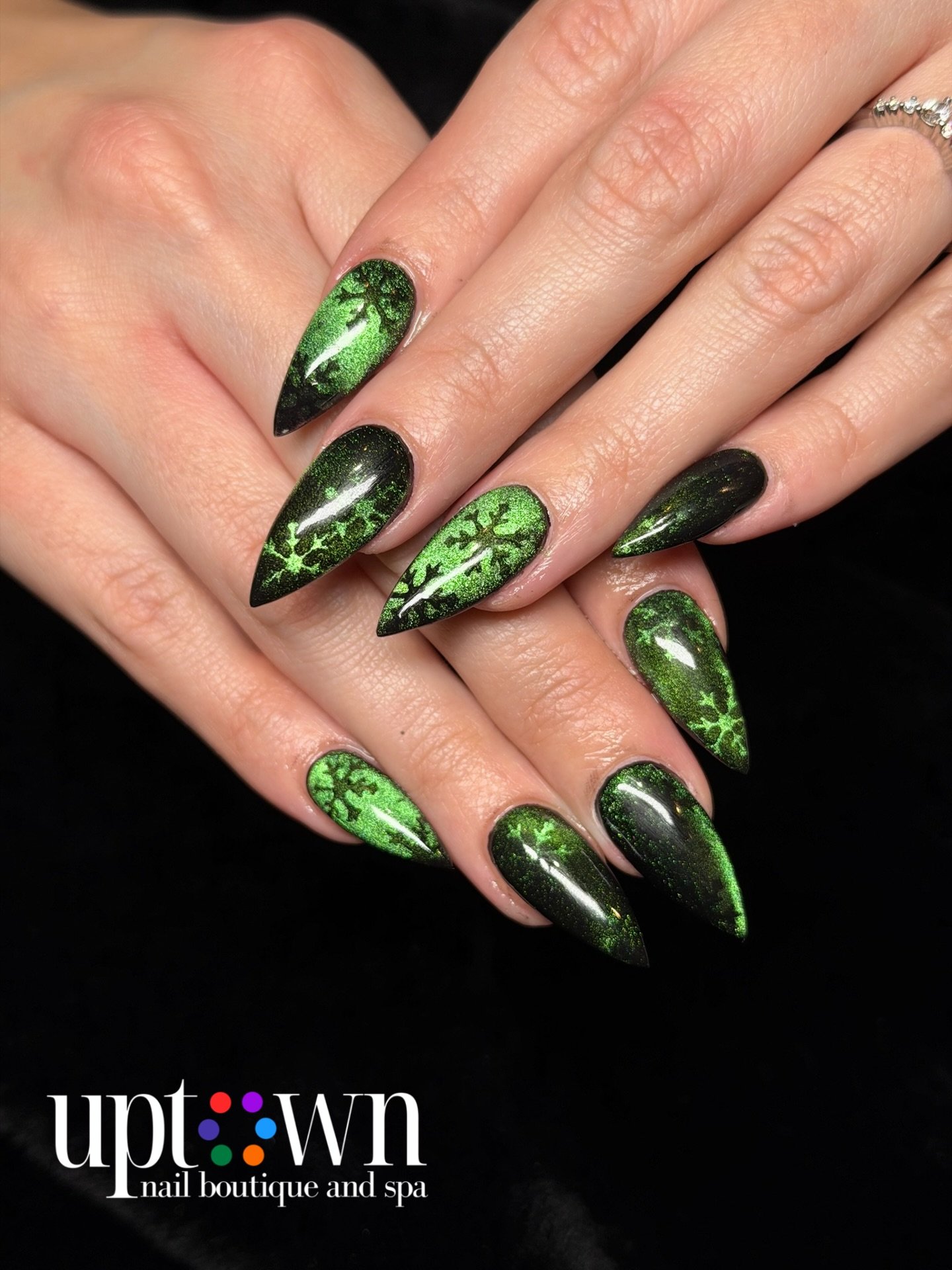 💚🖤🎄

DM or 📞 403-475-0888
we&rsquo;ll get you looked after!

___________________________________

Visit our beautiful Mission boutique and unwind in comfort as you enjoy our complete menu of elevated nail services 💐
Whether you&rsquo;re treating