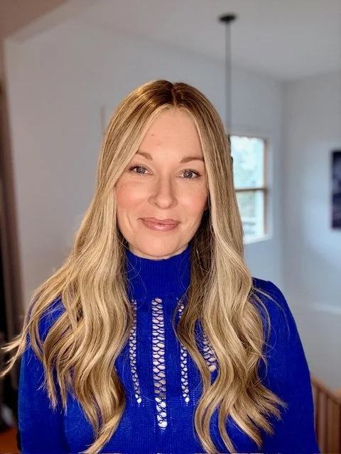 Woman with a blonde wig