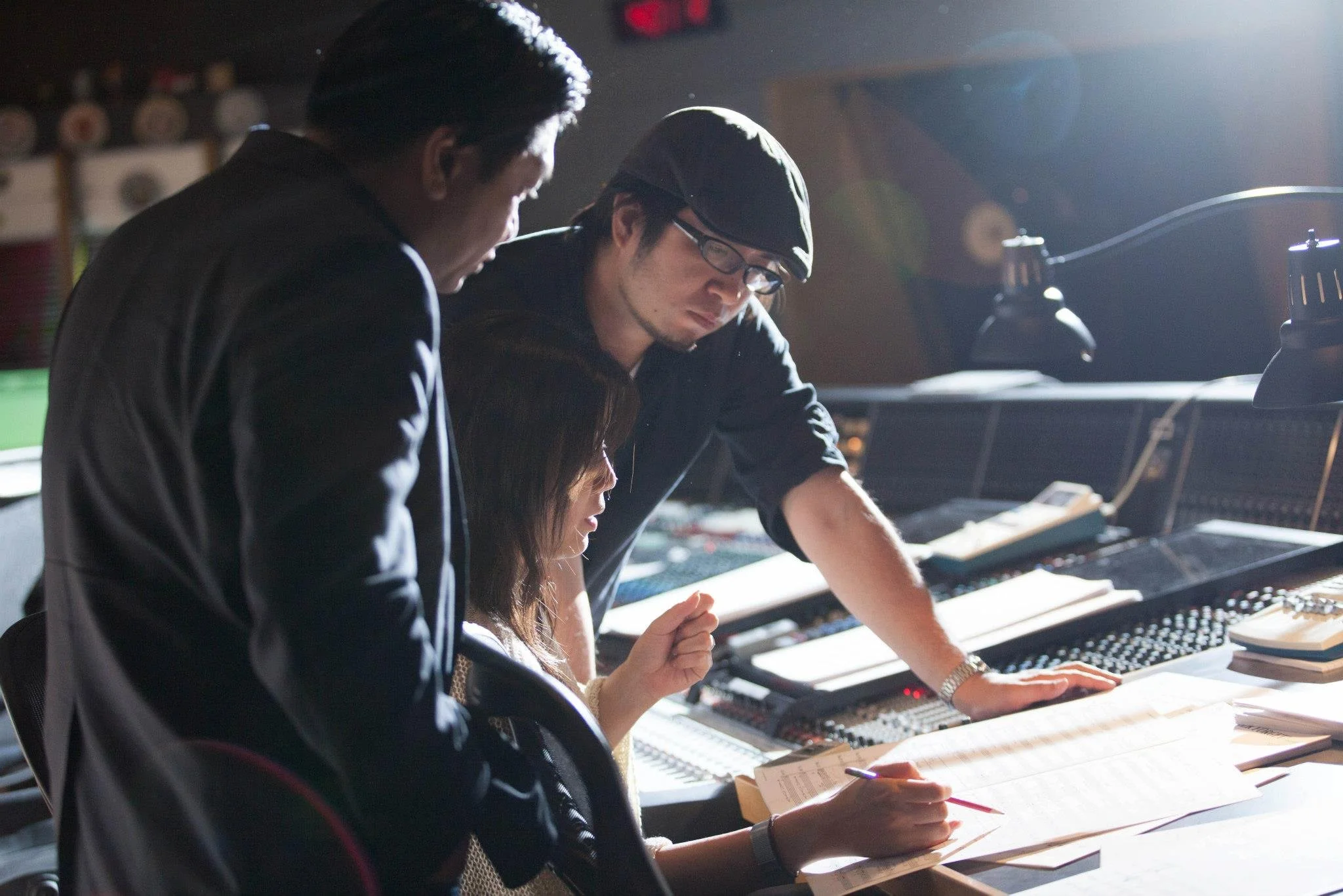 Thanh reviewing a cue with Kazuma Jinnouchi and Nobuko Toda at Fox scoring for Halo 4.