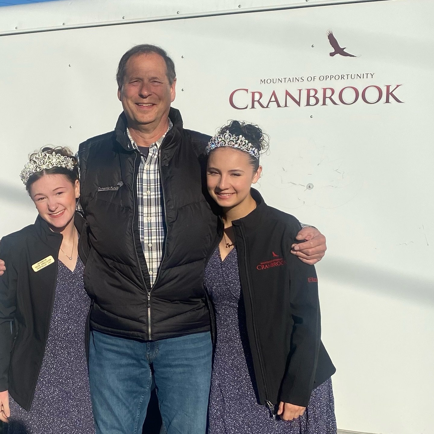 The float is loaded and our one-and-only float driver is geared up and ready to roll as we head over to celebrate the Blossom Festival in Creston today! See you on the parade route Creston!!
#cranbrookyouthambassadors #welovecranbrook #cranbrookbc