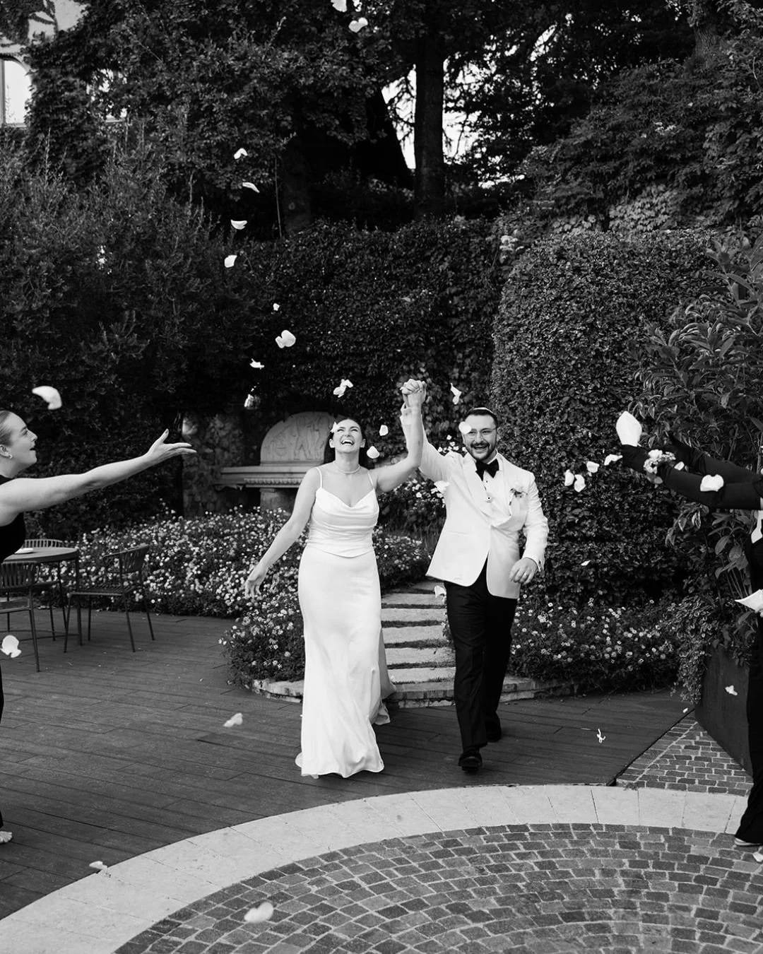 Timeless romance at @albereta in Italy 🤍🇮🇹

Molly &amp; Charlie&rsquo;s destination wedding was the perfect blend of elegance, emotion, and effortless Italian charm. 

These black-and-white moments capture the quiet glances, joyful tears, and unfo
