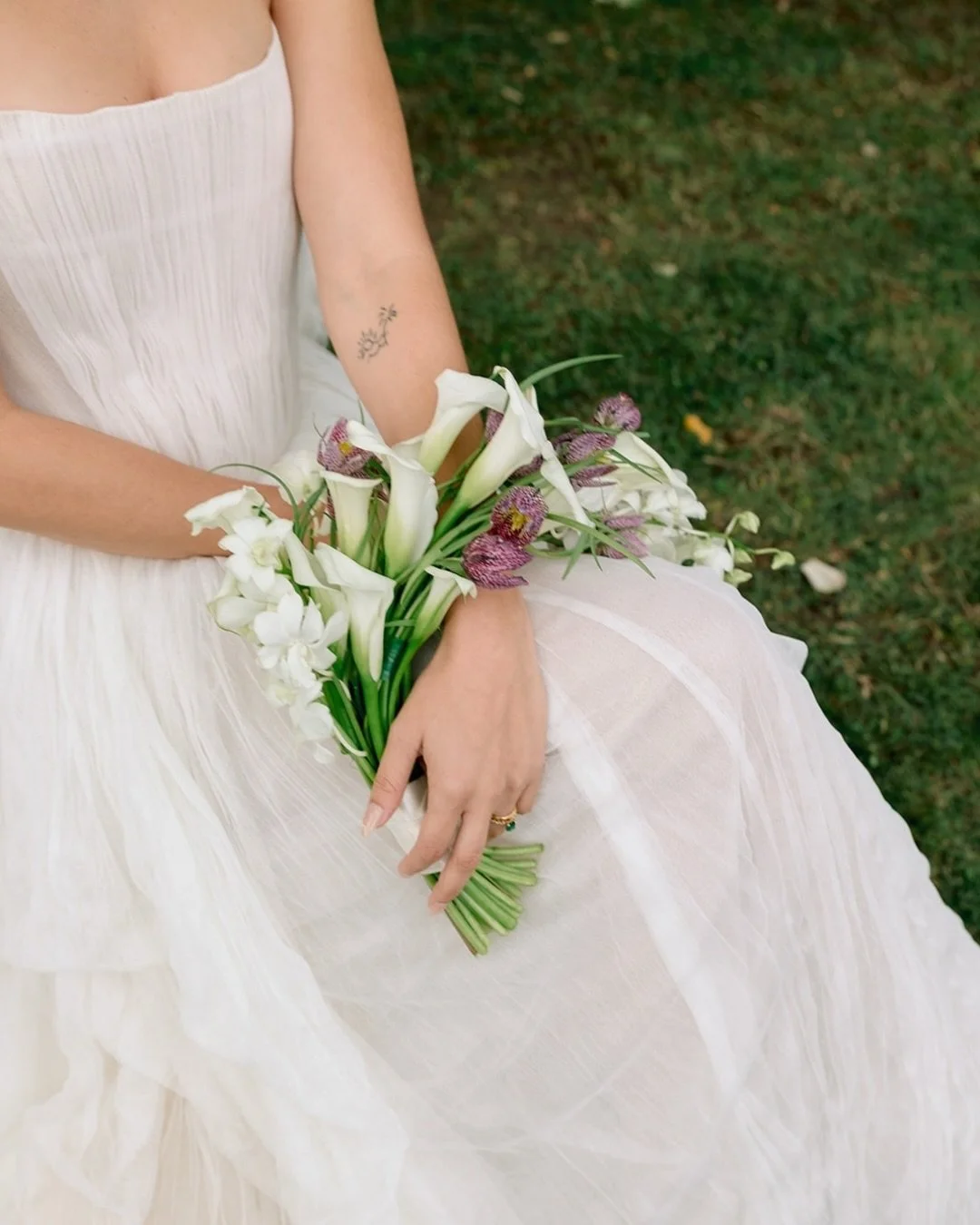 Some favs from @francizoia and @aletanzi21 wedding in Tuscany. 

Planning: @confettiacolazione 
Photography: @matteorossi.fotografia 
Venue: @villacquaviva 
Flowers: @cin_cin_studio 
Rentals: @preludiodivisionenoleggio 
Music: @goodvibeslivemusic 
Li