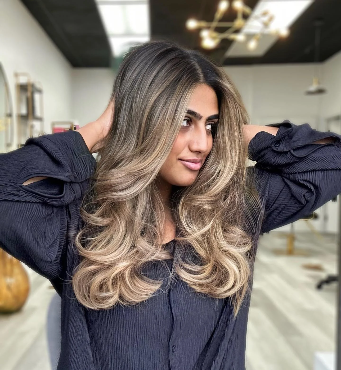 She asked for a drastic change and I made sure to deliver ✊🏻😮&zwj;💨 also can we pls talk about how much of a difference even just a good haircut makes like cmonnn 😩🙌🏻
&bull;
&bull;
&bull;
&bull;
#hairtrends #hairgoals #balayageombre #balayage #