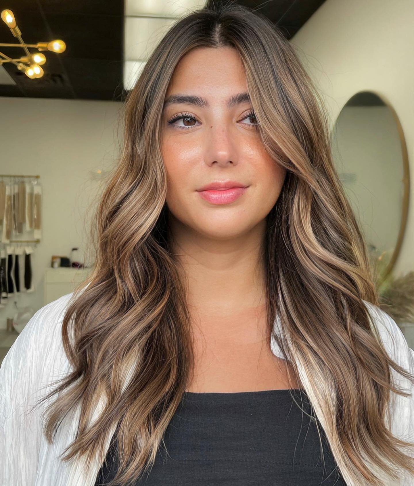 She&rsquo;s a bougie brunette 😮&zwj;💨
&bull;
&bull;
&bull;
&bull;
#hairtrends #hairgoals #balayageombre #balayage #balayagehair #redkenobsessed #dimensionalblonde #brunettebalayage #bestofbalayage #balayageartists #hairtransformation #mastersofbala