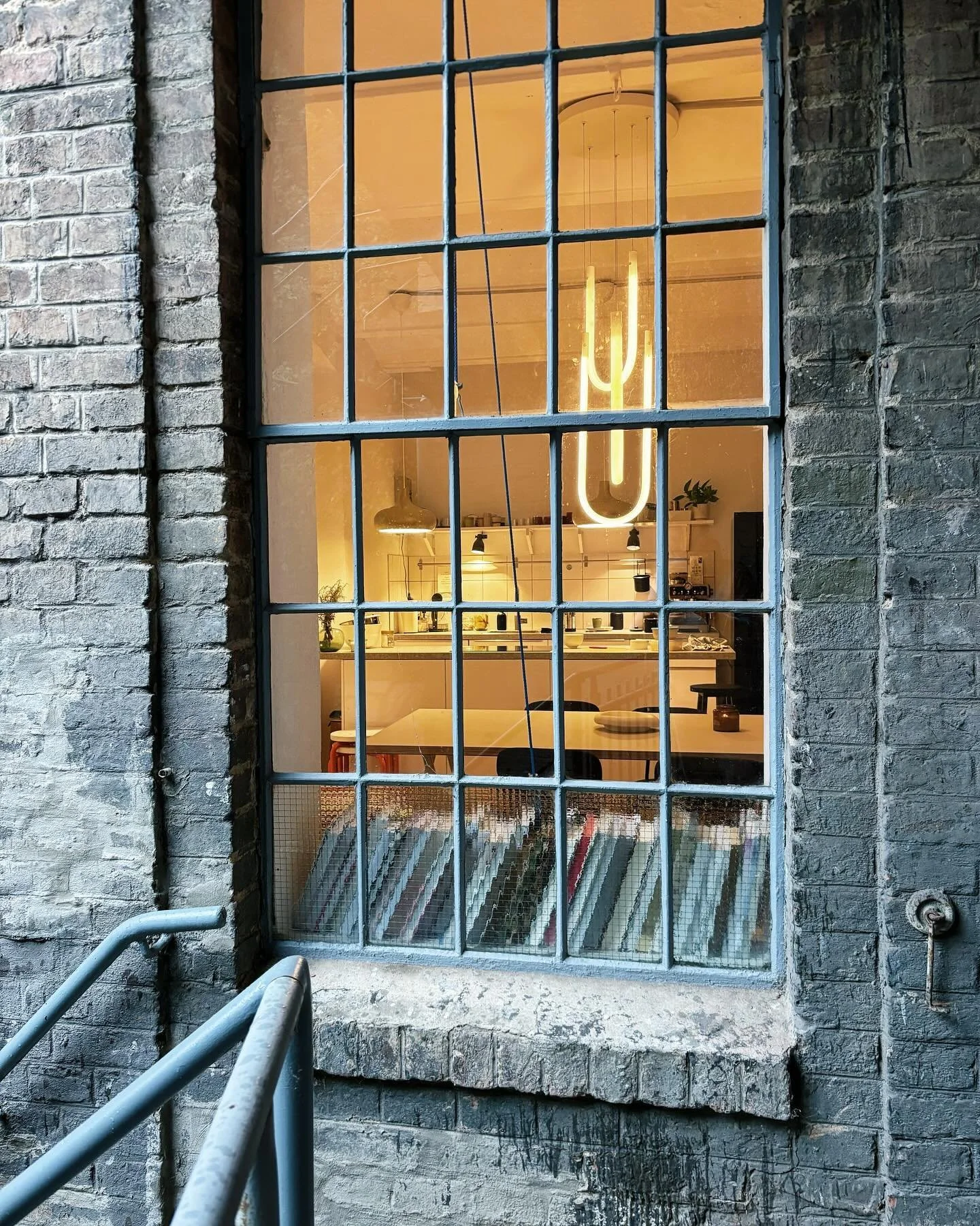 hi there // your pov entering the studio.