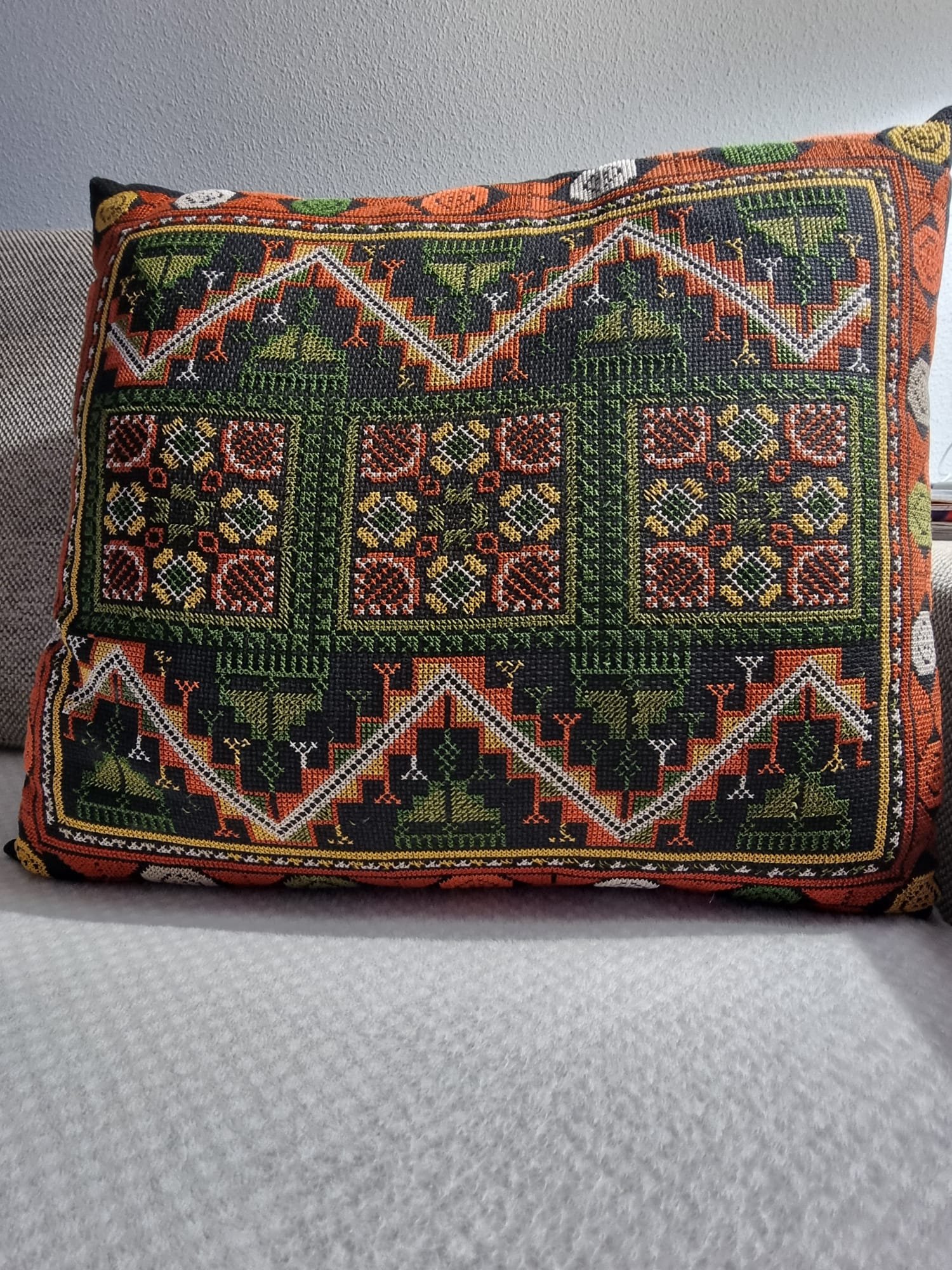 Amulet cushion