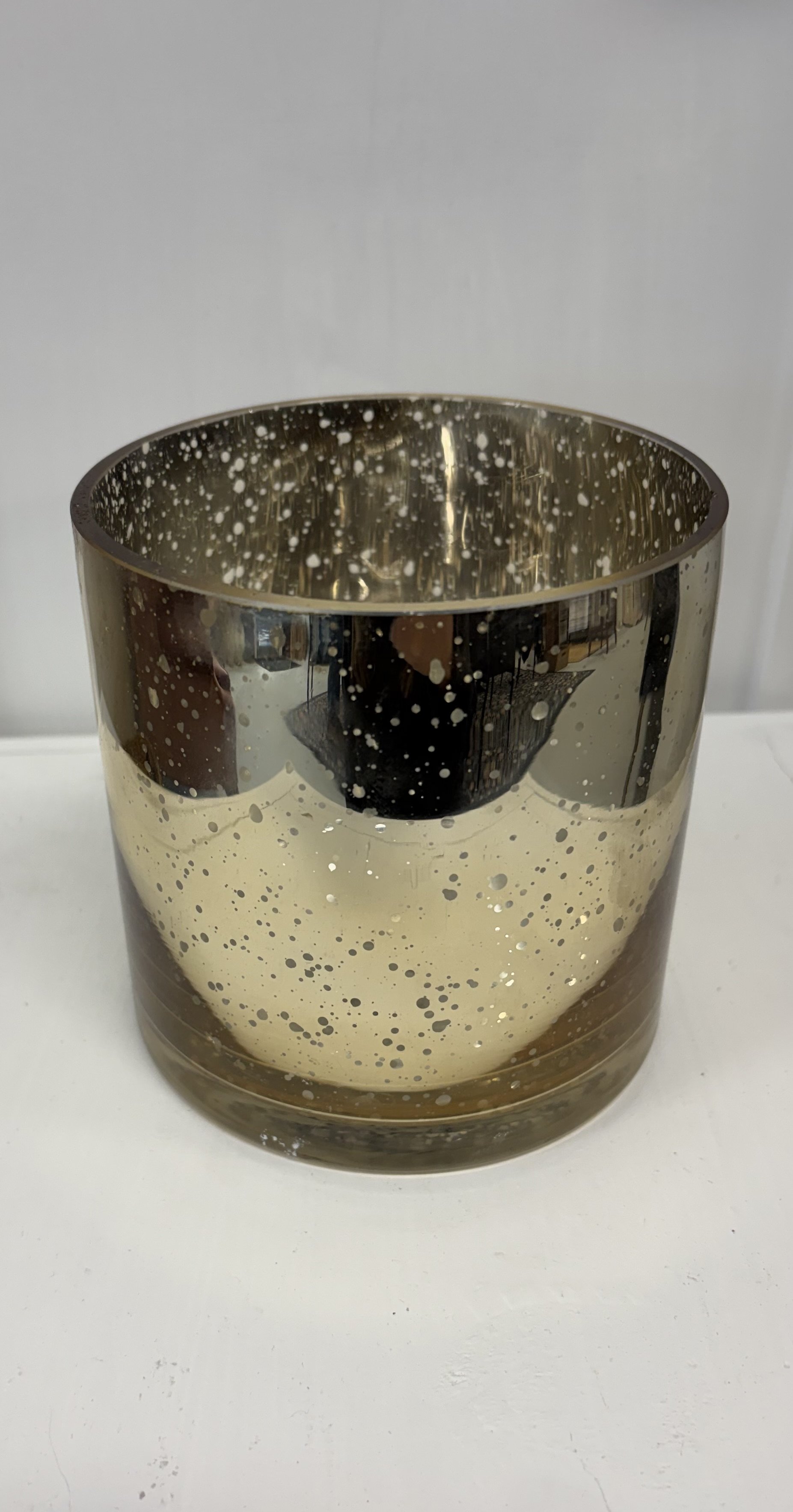 LARGE GOLD CANDLEHOLDER
$3.00 EACH 