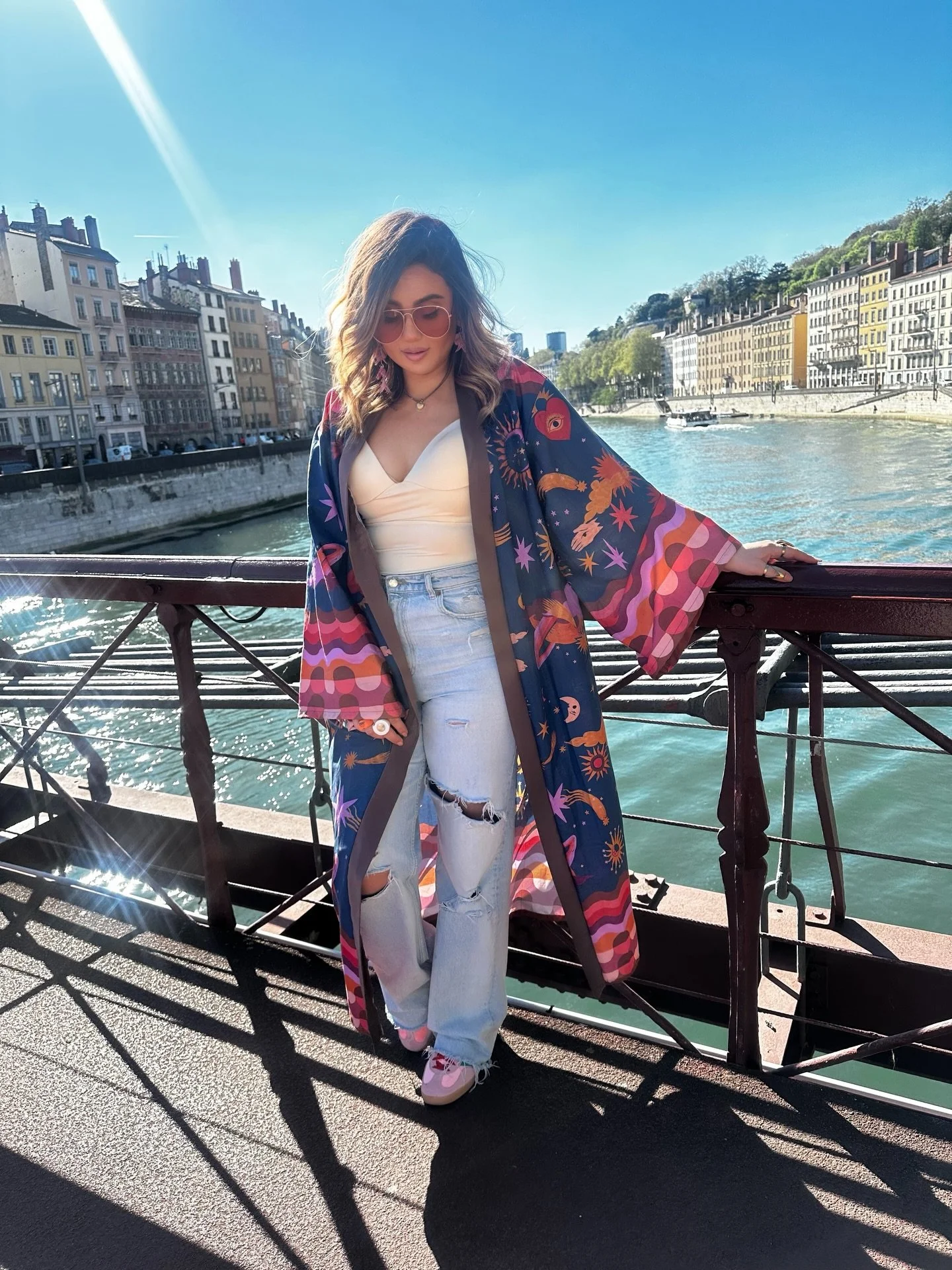 🌌 𝓝𝓔𝓑𝓤𝓛𝓐 🌌

Le nouveau kimono NEBULA, c&rsquo;est un peu comme porter un bout de ciel sur soi&hellip;

100% coton, l&eacute;ger et agr&eacute;able, il t&rsquo;enveloppe tout en douceur avec ses motifs astrals et ses couleurs vibrantes. Une pi