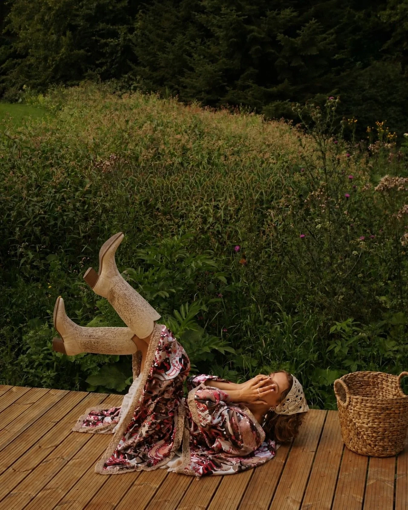 La libert&eacute;, c&rsquo;est &ecirc;tre soi ✨
Porter ce qu&rsquo;on aime, aller o&ugrave; l&rsquo;on veut, vivre comme on le ressent.
En kimono, en santiags, au milieu des fleurs ou face &agrave; l&rsquo;oc&eacute;an&hellip; juste libre.🕊️

#kimon