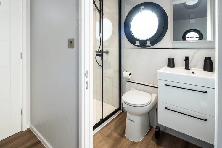 Curated visual reference: Curated Luxury Modern Floating Industrial Apartments Gallery View 37