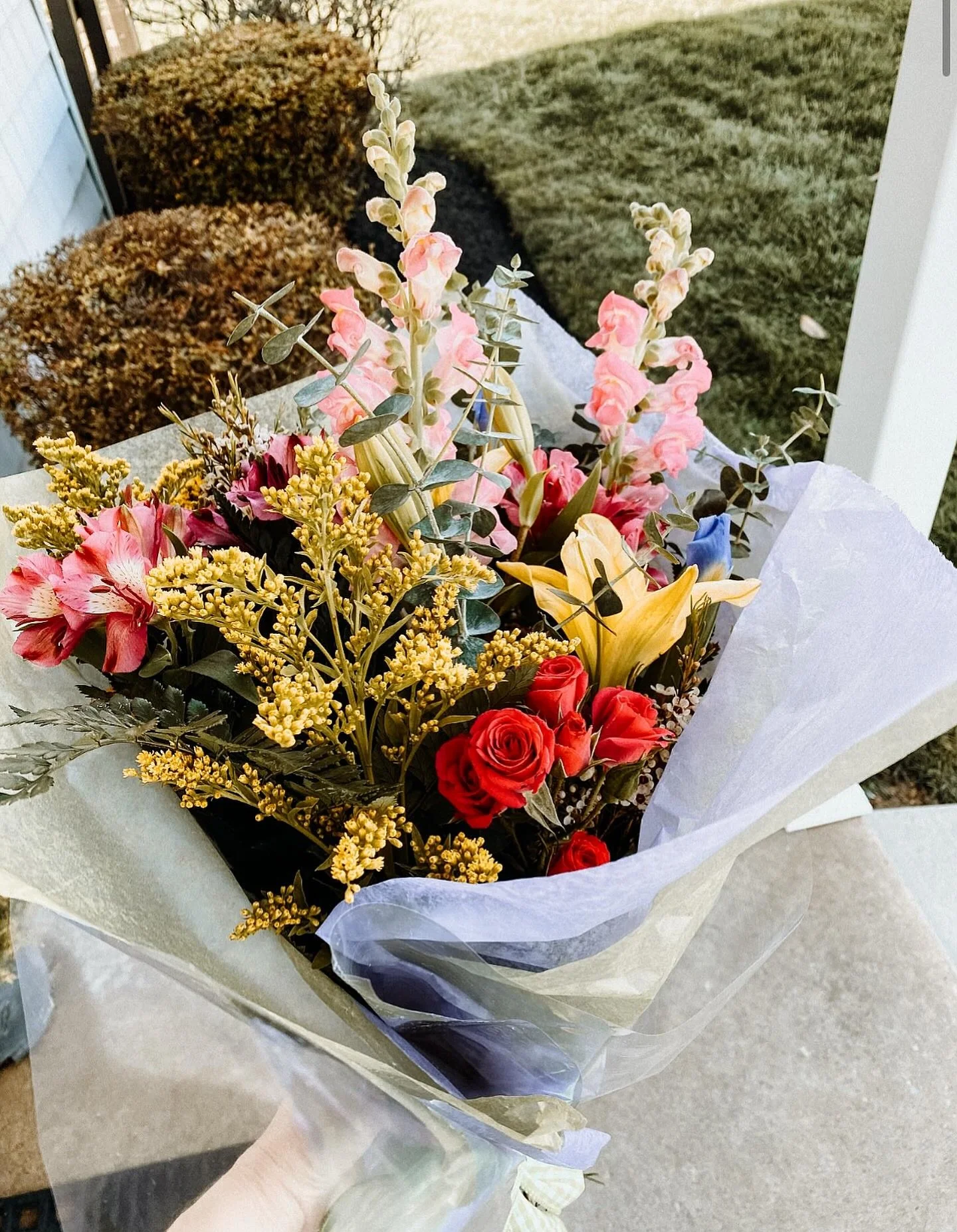 The most beautiful Easter bouquet 💐 

Every week I walk down to our florist on Main Street and they make a wildflower bouquet for our home. This spring bouquet is gorgeous and perfect for the Easter celebration &hearts;

Do you have a favorite sprin