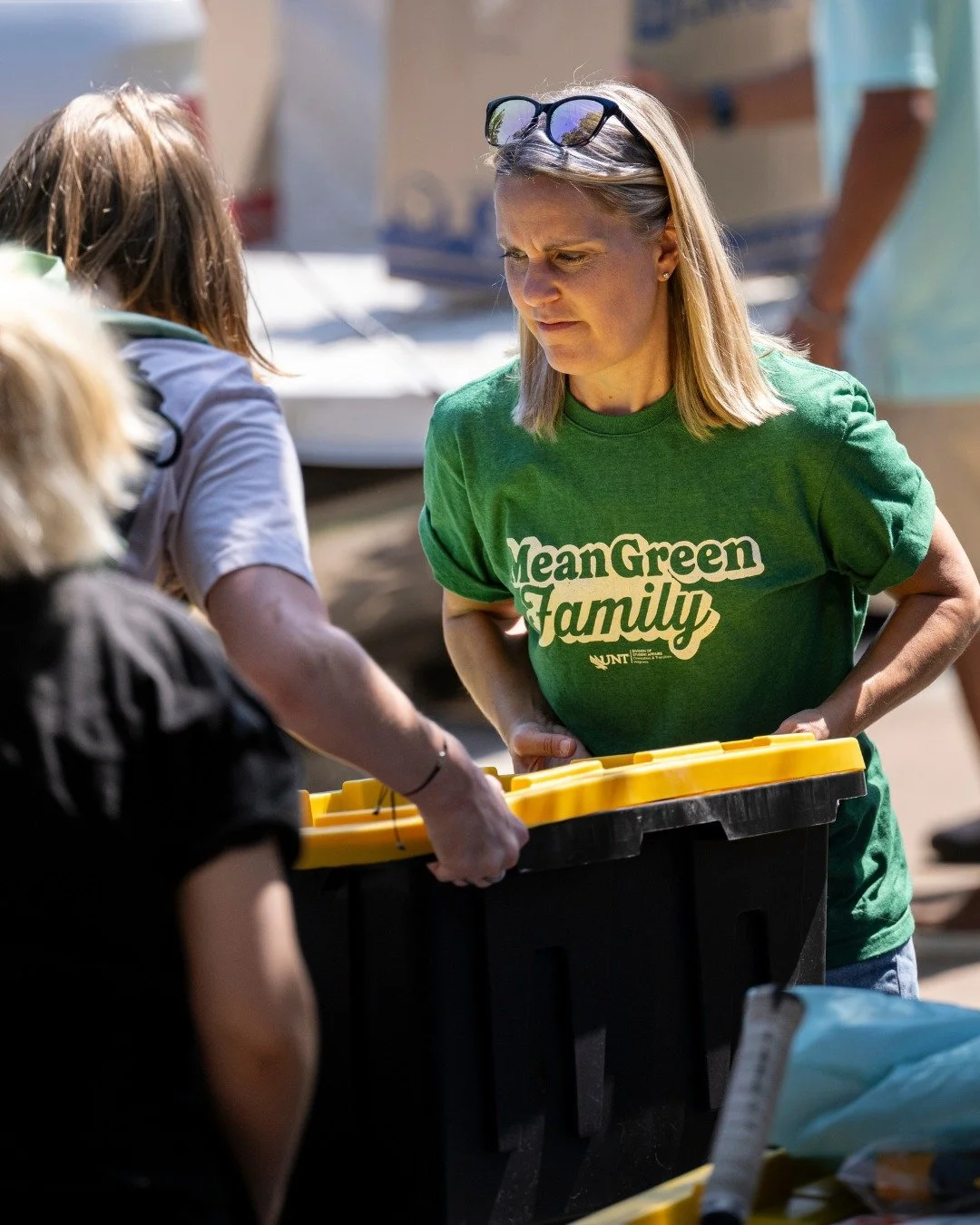 All hands on deck for Day 1 of Mean Green Move-In🦅

Haven&rsquo;t chosen a check-in time yet? Log in to the Housing Portal to sign up!
#UNTHousing #UNTResLife #YouBelongHere #unt