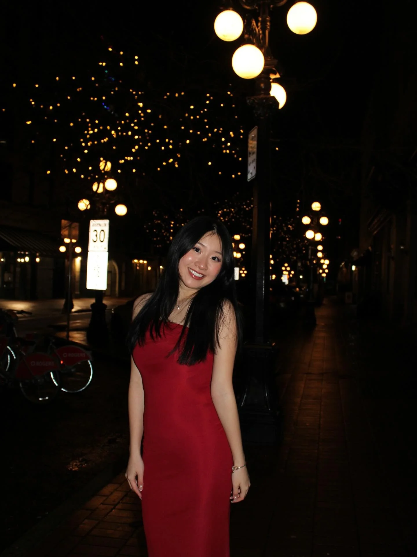 𝓗𝓪𝓹𝓹𝔂 𝓑𝓲𝓻𝓽𝓱𝓭𝓪𝔂 to #300 Ms. Angel &ldquo;Usagi&rdquo; Nguyen! Did you know her favorite color is red? ❤️We wish you an amazing birthday Angel! ☺️🩷

~

#chisigs #uwchisigs #uwchisigmaalpha
#happybirthday #saturnianalphasigmas
