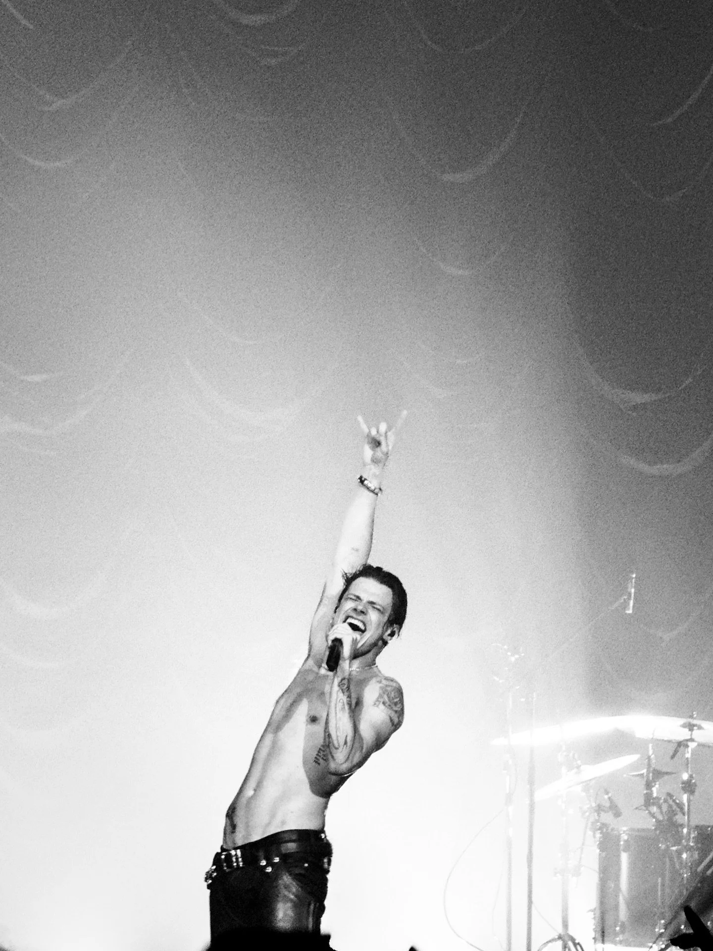 Love you, motherfooker. @yungblud, you made my weekend. If I wasn&rsquo;t part of the @blackheartsclub_official before, I am now. 

Thank you to my bestie @cklroberson for introducing me.

🫶🏼 Rock and Roll is about love.