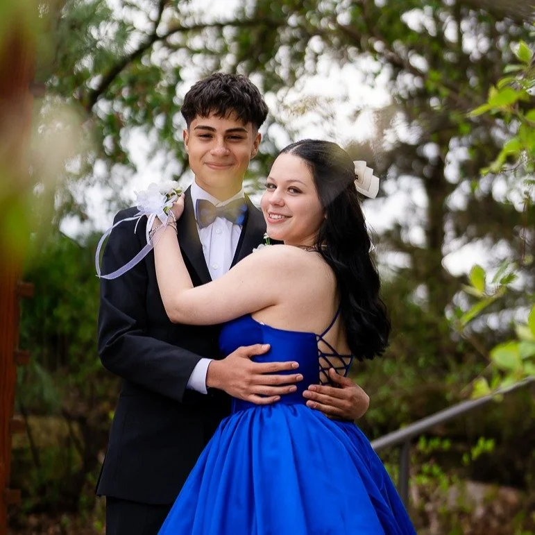 Oh, prom.✨
It's the one night when gym floors turn to ballrooms and high schoolers look like they walked out of a Vogue spread.