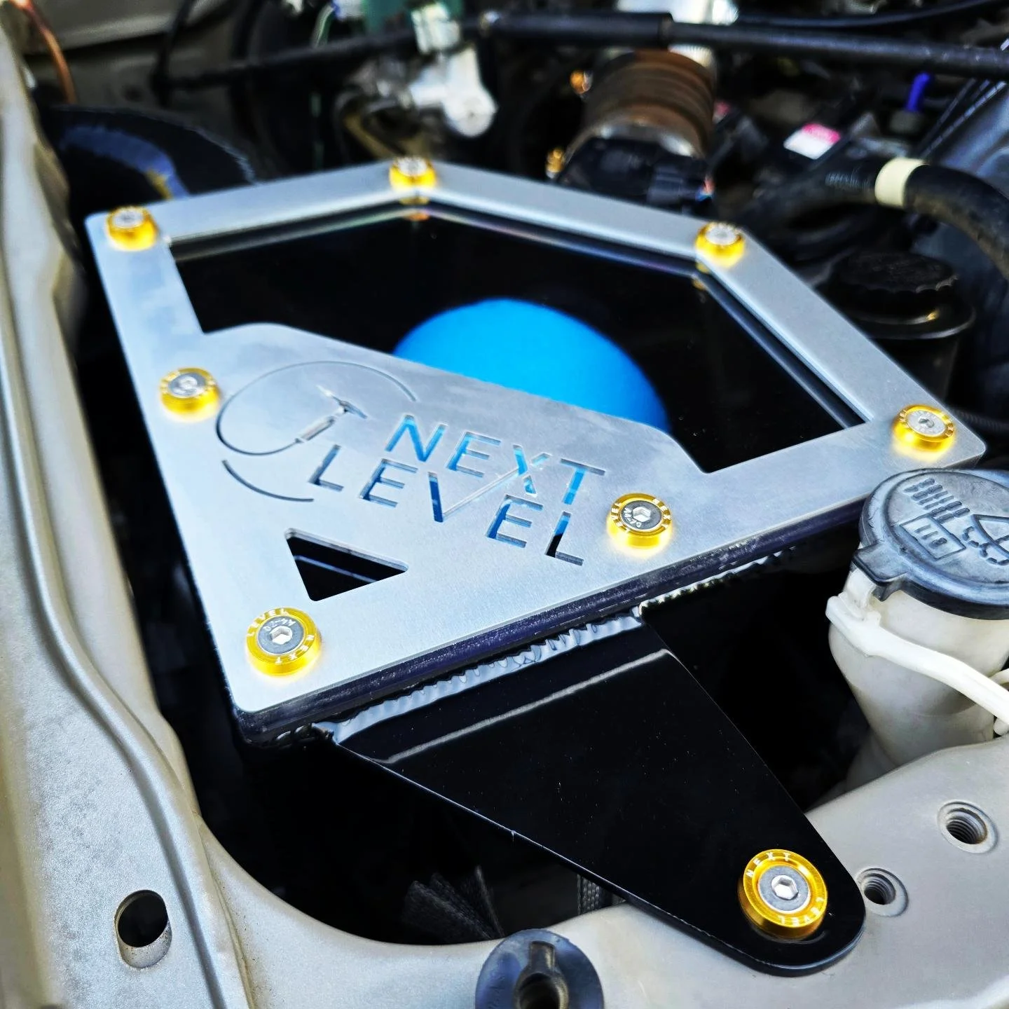RZN167/ VZN167 Hilux Aluminium Airbox (drivers side)