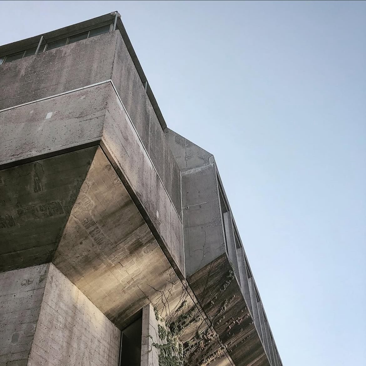 Beautiful and Brutal

📸: @sami.archi 

#brutalism #brutalistarchitecture