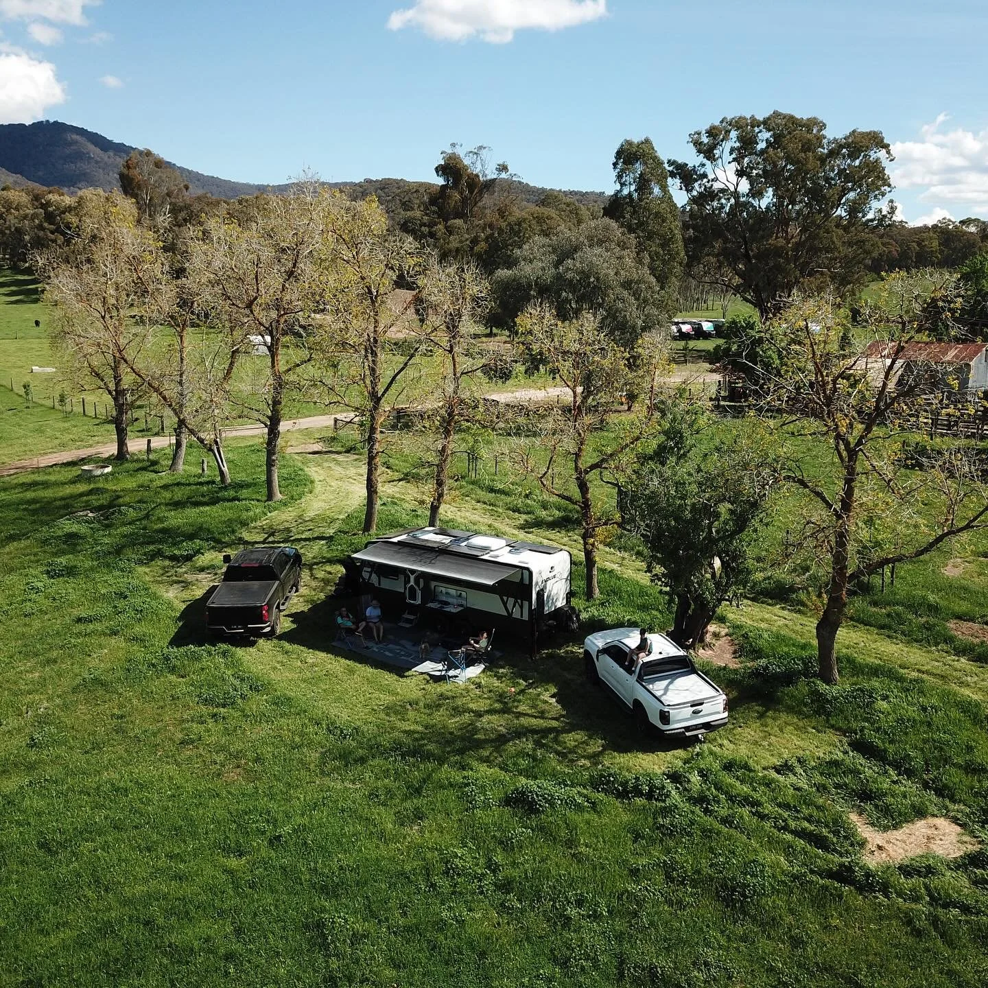 How can we call this work 🙌🏼 Living and loving what we do! 

#caravanningaustralia #vanlife #northeastvic #hipcamp #seeaustralia #workworkwork #livinthedream #thisislivingbarry