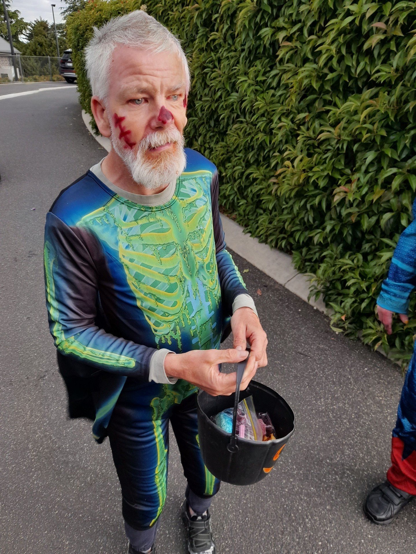 Our participants love a good reason to dress up and there's no better reason then TRICK OR TREATING! With the help of staff, clients decorated their houses and dressed up for an evening of trick or treating and a pizza party at Glenray Village🎃 🍕