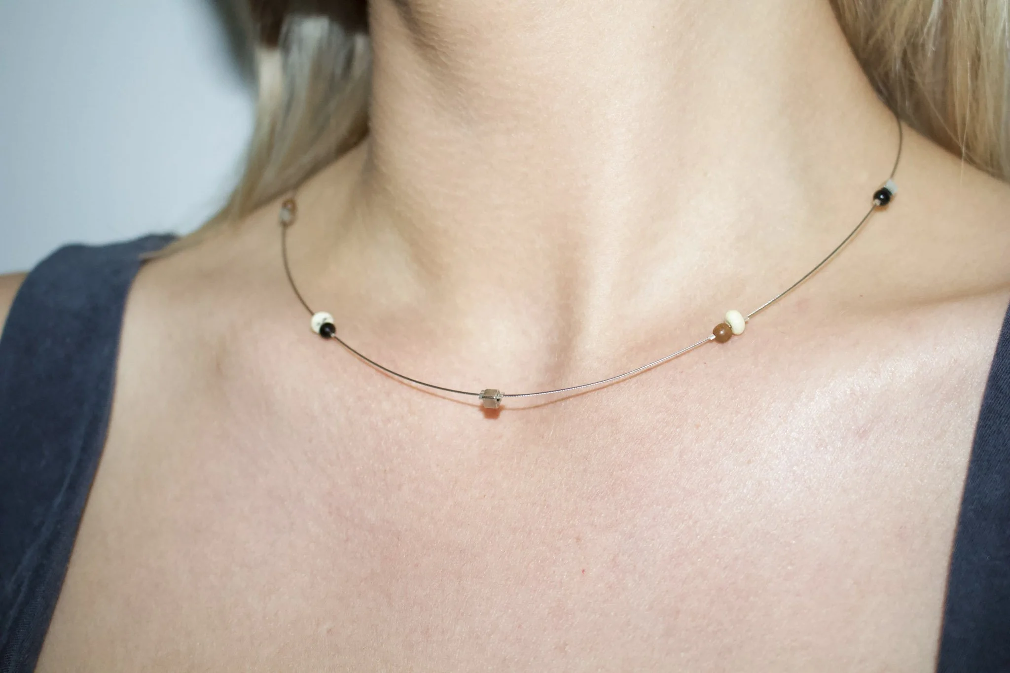 Mia Floating Necklace 03