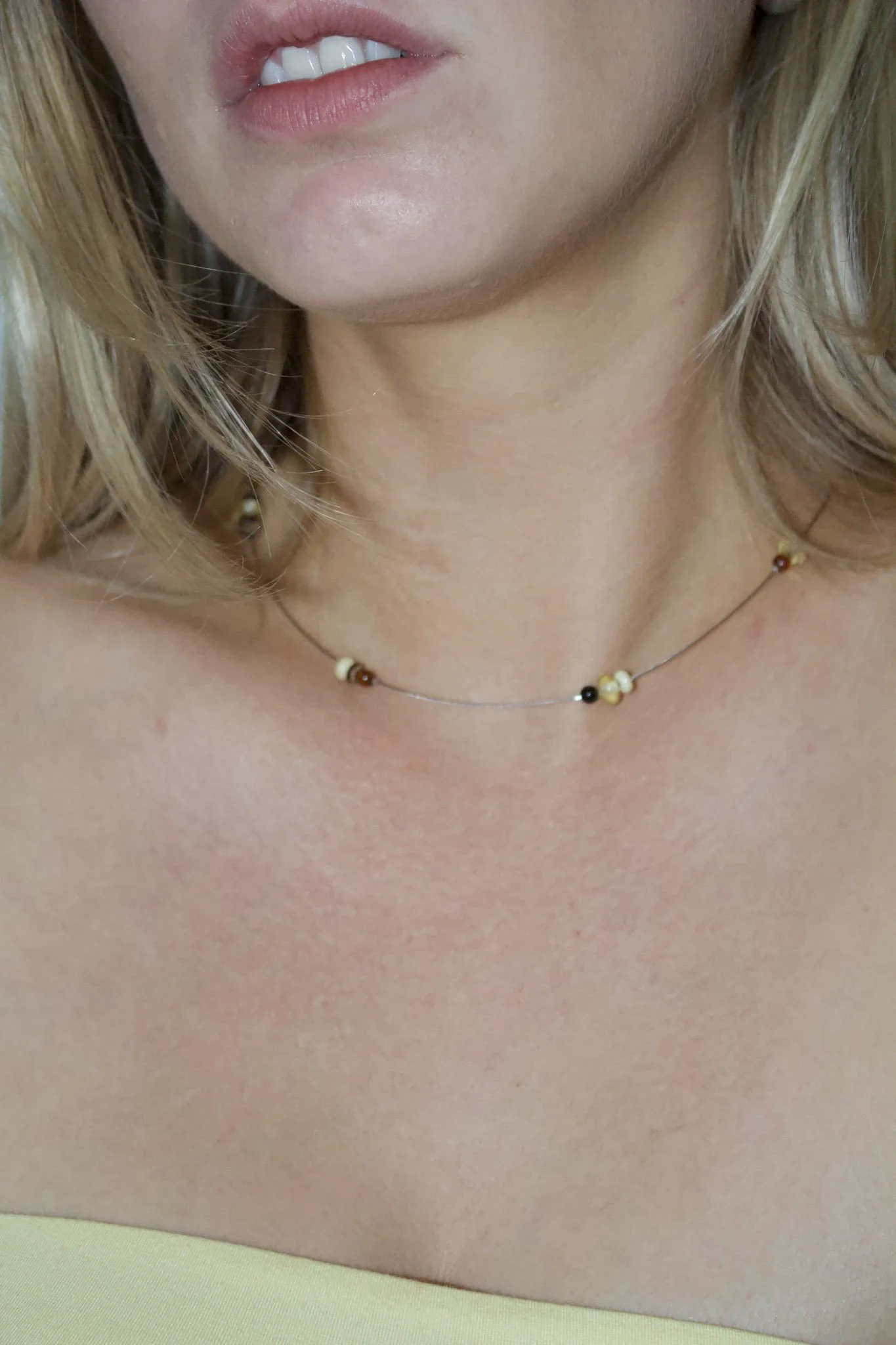 Mia Floating Necklace 01