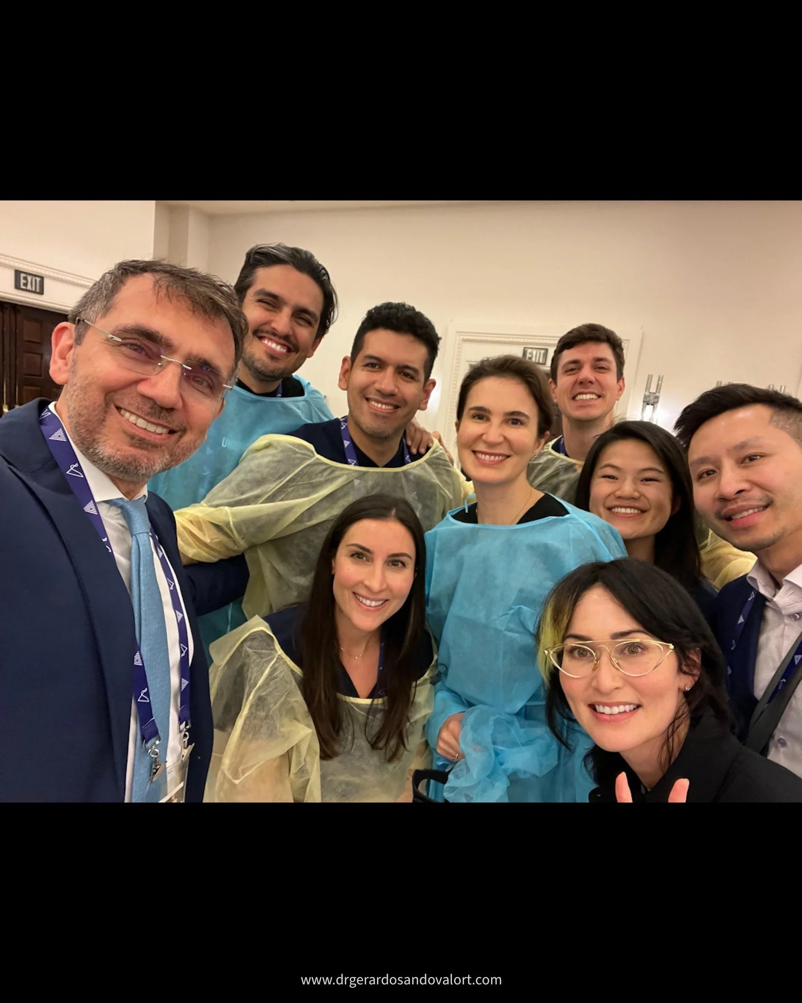 Cadaver lab en cirugía facial y rinoplastia, junto al Dr. Ramtin Kassir, en un entorno de aprendizaje práctico y  análisis anatómico 
