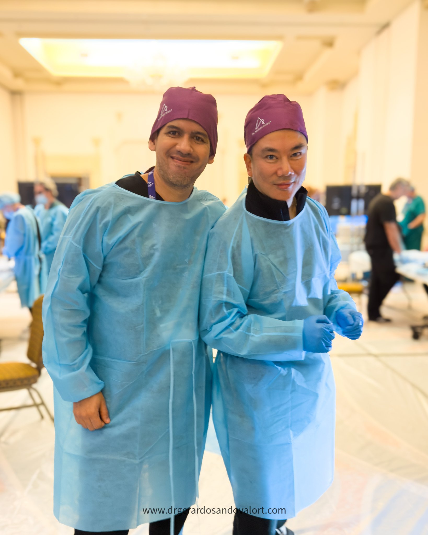 Dr. Luis Gerardo Sandoval participando en endoscopic cadaver lab de Ponytail Facelift junto al Dr. Chia Chi Kao durante el Facial &amp; Rhinoplasty Symposium en Boca Raton