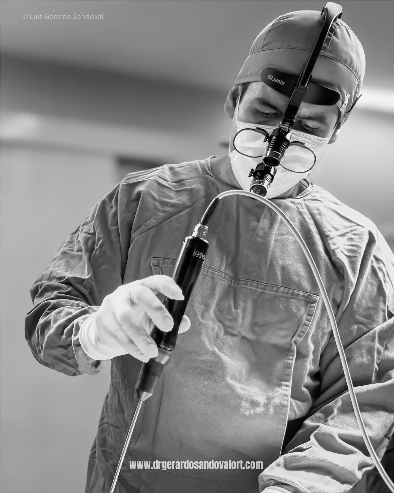 Los beneficios clínicos de VASER® incluyen definición detallada y menor tiempo de recuperación. Dr. Luis Gerardo Sandoval, Cirujano Plástico Certificado en Lima, experto en lipoescultura y liposucción con ultrasonido