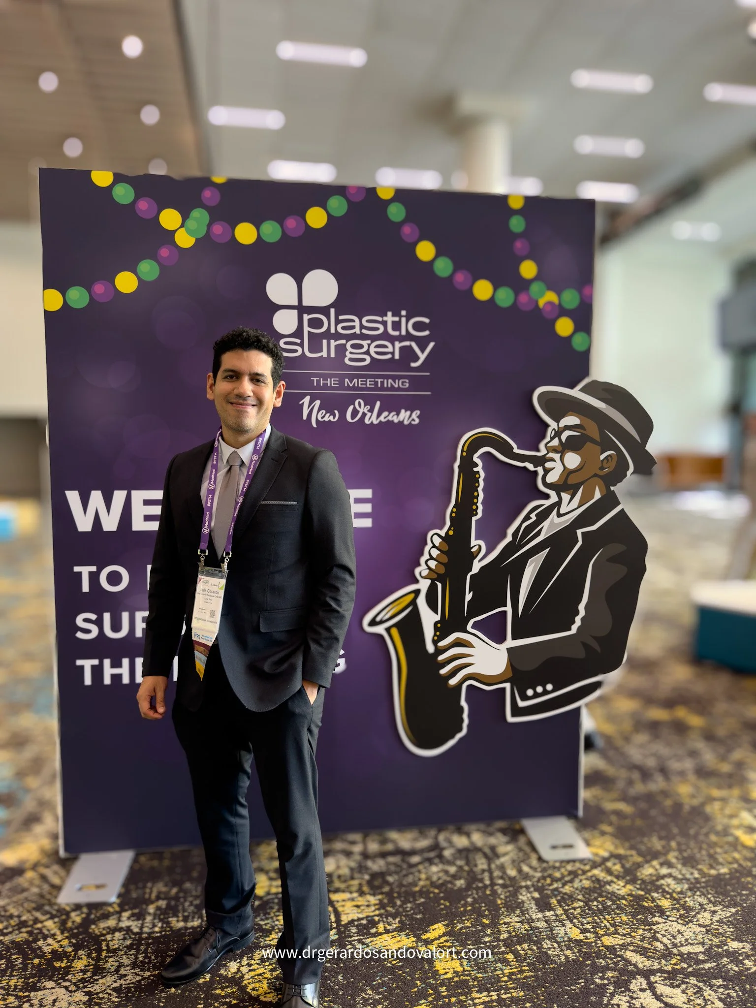 Dr. Luis Gerardo Sandoval en el Plastic Surgery The Meeting 2025 de la American Society of Plastic Surgeons en Nueva Orleans, cerrando su participación en el congreso internacional de cirugía plástica.