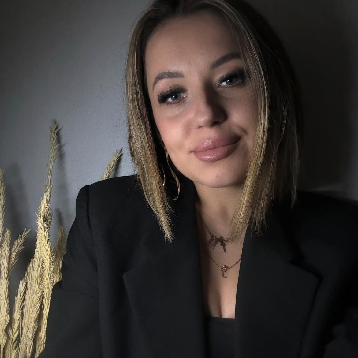 Līga Apalīte, kakao ceremonija, stāvēšana uz naglām, retrīti, skaistumkopšana