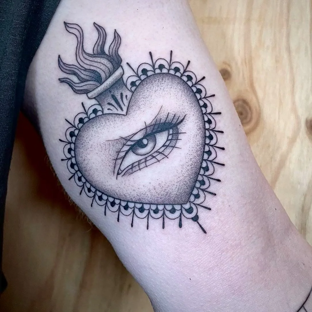 Sacred heart from my flash 🙌

.
.
.
.

#adelaidetattoos#neotraditonaltattoos #flash #armtattoo #armtattoos #lineworkers  #blackworktattoo #blackworkers #flashart #tattooideas #tattooflashes #flash#tattooloveaddicted #flashworkers 

#tattoo #tattoos 