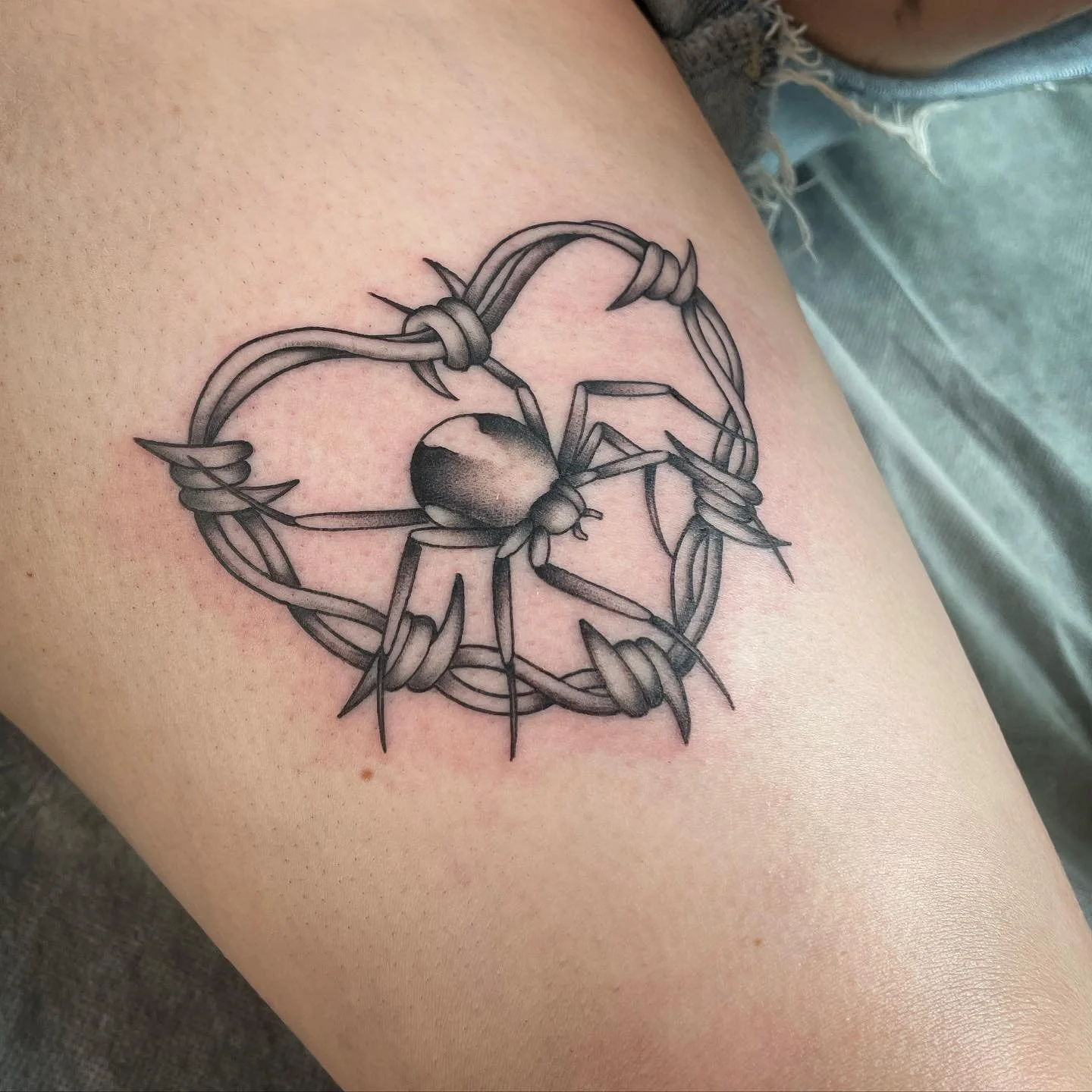 Spider from my hand drawn spooky flash! 👻 thanks so so much Ella 🙌

.
.
.
.

#adelaidetattoos#neotraditonaltattoos #flash #armtattoo #armtattoos #lineworkers  #blackworktattoo #blackworkers #flashart #tattooideas #tattooflashes #flash#tattooloveadd