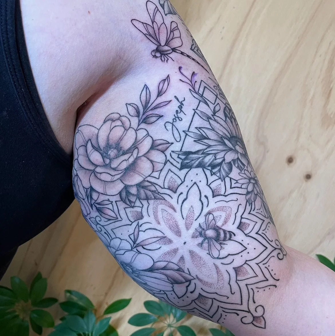 Had so much fun working on this half sleeve for Katherine ✨ final touches added in these pictures, that&rsquo;s why some is healed some fresh. 

#adelaidetattoos#neotraditonaltattoos #flash #armtattoo #armtattoos #lineworkers  #blackworktattoo #black