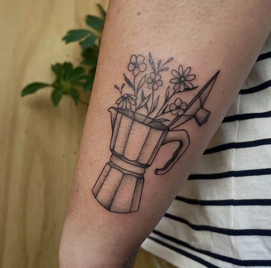 Moka pot fresh/ healed ✨

#adelaidetattoos#neotraditonaltattoos #flash #armtattoo #armtattoos #lineworkers  #blackworktattoo #blackworkers #flashart #tattooideas #tattooflashes #flash#tattooloveaddicted #flashworkers 
#tattoo #tattoos #tattooartist #