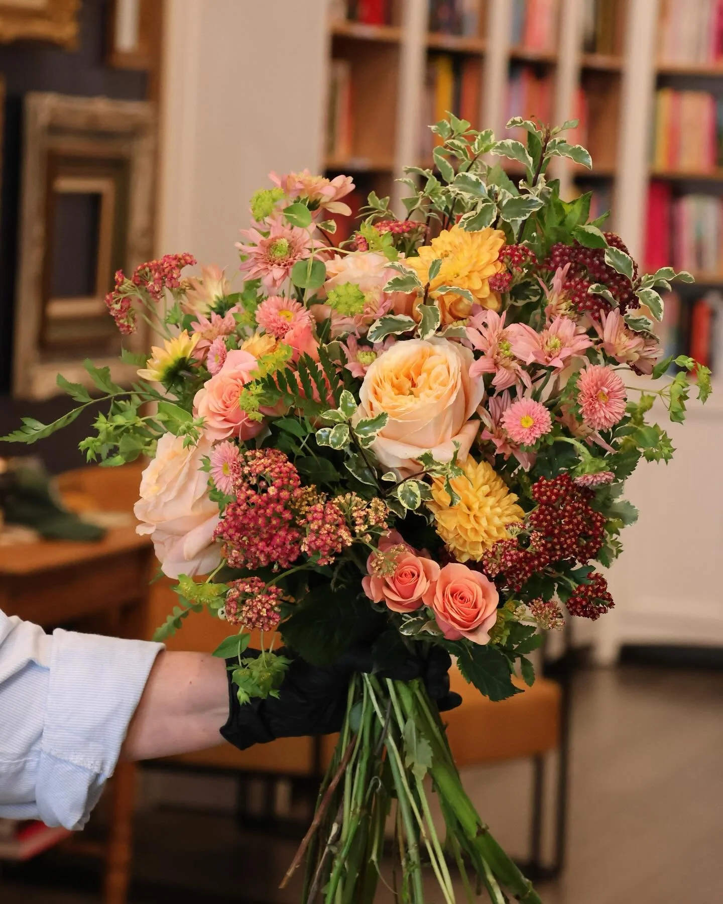 Bouquet making

#shadesofpetals #flowers #flowersofinstagram