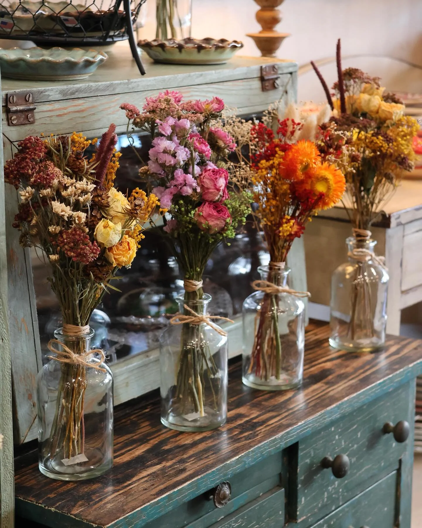 New dried flower arrangements

#shadesofpetals #flowers #driedflowers #flowerstagram #flowersofinstagram