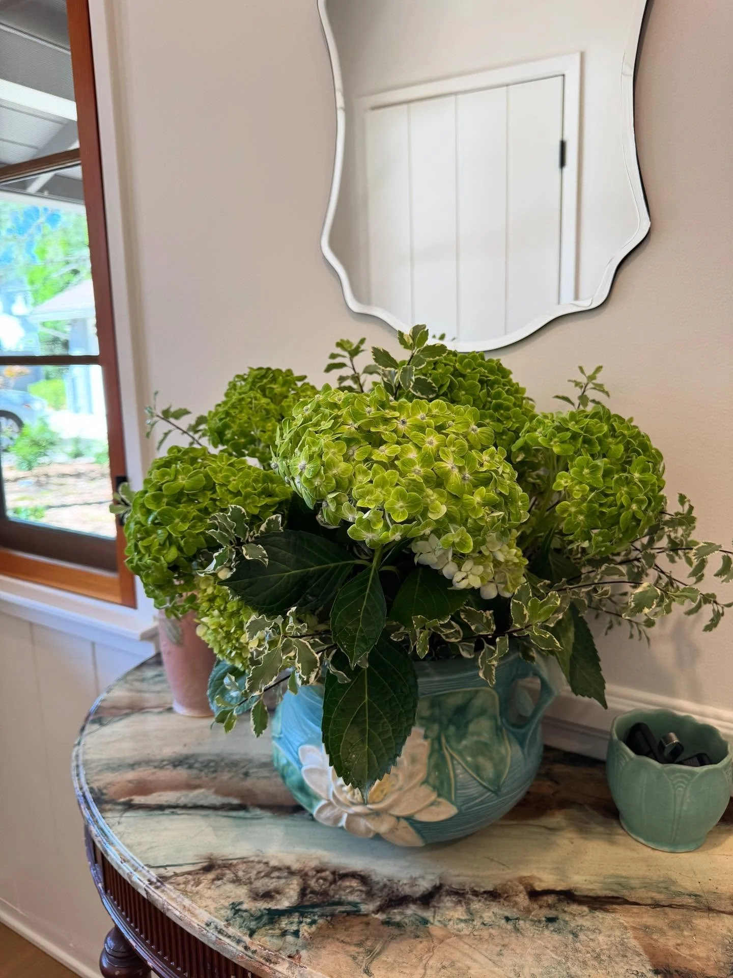 Hydrangea bouquet for a bridal shower 🤍

#shadesofpetals #flowers #flowersofinstagram