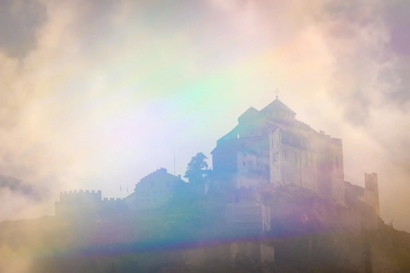 Val&egrave;re, s&eacute;rie Diffraction.

Les cadres diffraction sont toujours disponibles ! Format A4, fond holographique, limit&eacute; &agrave; 15 exemplaires.

#diffraction
#diffractionYA #diffractedreality #artproject #exploremore #visitsion #va