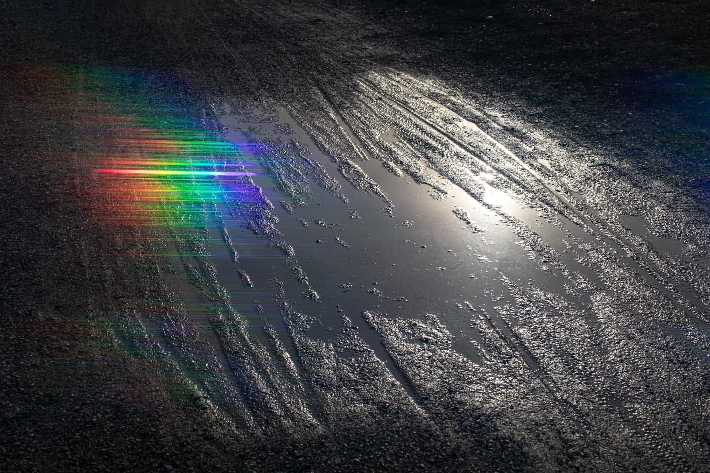 Averse, s&eacute;rie Diffraction.

Cette photo est issue des premiers tests que je r&eacute;alisais avec le dispositif de diffraction. Une flaque d'eau apr&egrave;s l'averse, et le reflet du soleil. ☂️☀️

#diffraction
#diffractionYA #diffractedrealit