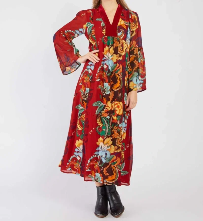 Vestido midi estampado con cuello en tercio pelo