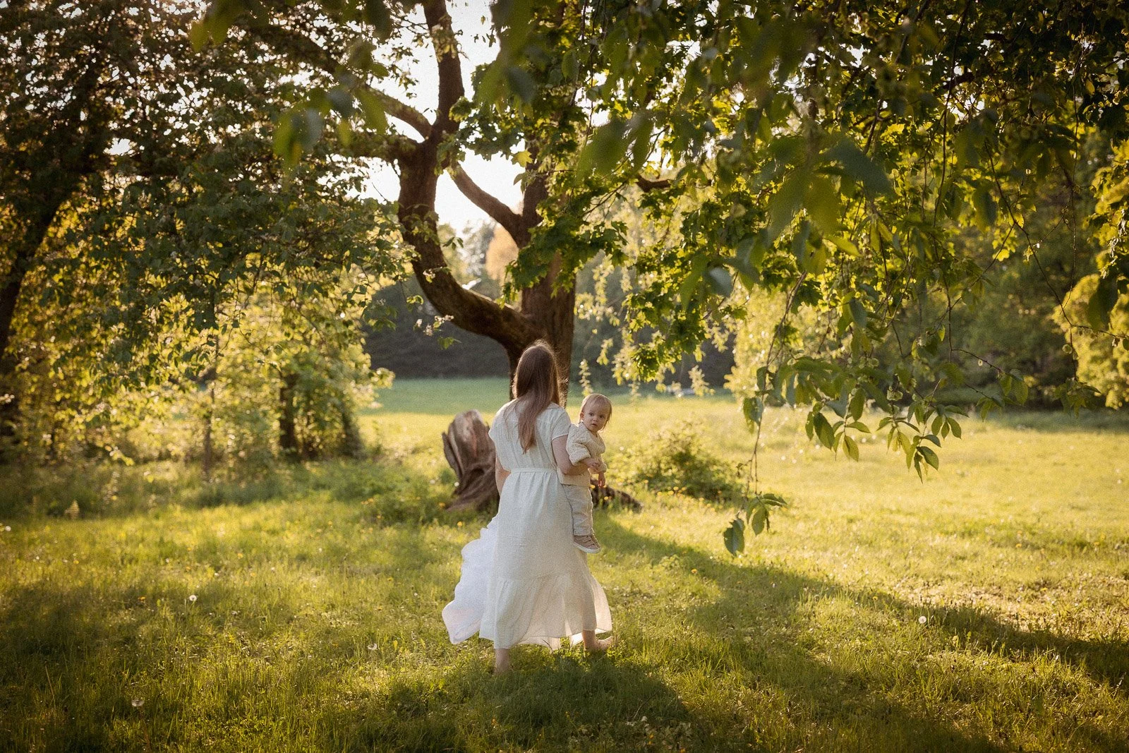 äitiyskuvaus helsingissä