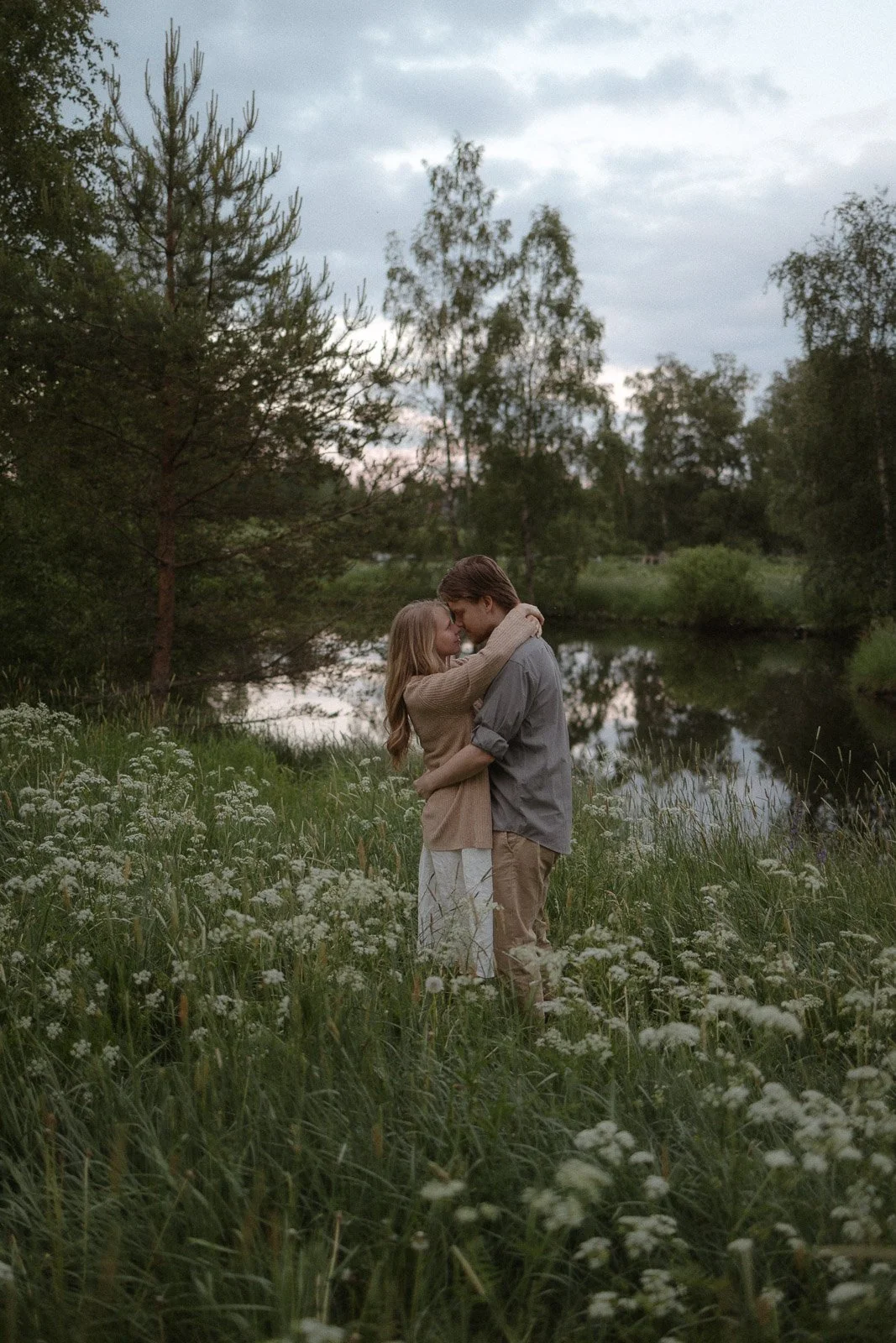  tunnelmallinen parikuvaus Tampereella iltavalossa