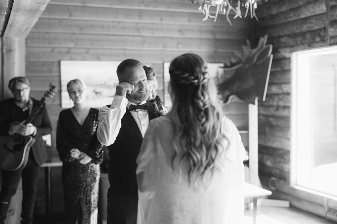 Olla osa teid&auml;n p&auml;iv&auml;&auml; &ndash; mit&auml; se oikeasti tarkoittaa mulle? 🥰

Se tarkoittaa sit&auml;, ett&auml; saan olla paikalla juuri silloin, kun silm&auml;t kostuvat, &auml;&auml;ni s&auml;r&auml;ht&auml;&auml; liikutuksesta ta