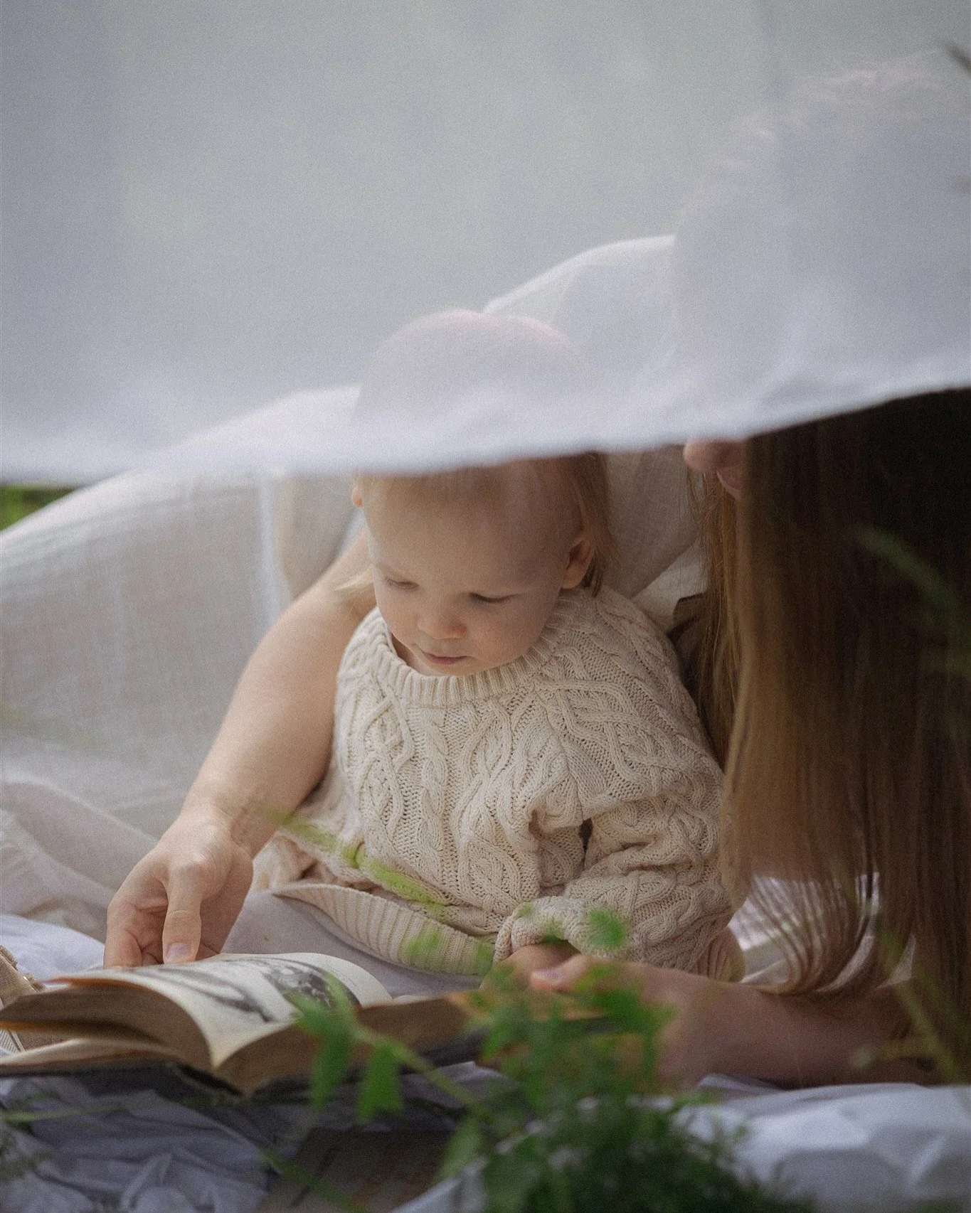 Mie usein mietin, ett&auml; minun tapa kuvata &auml;itiytt&auml; ja perheit&auml;, mutta erityisesti &auml;itiytt&auml;, on lempe&auml;. ❤️

Se on kannustava, se on aikaa antava. ❤️

Se n&auml;kee, ett&auml; sie olet &auml;itin&auml; just oikeanlaine