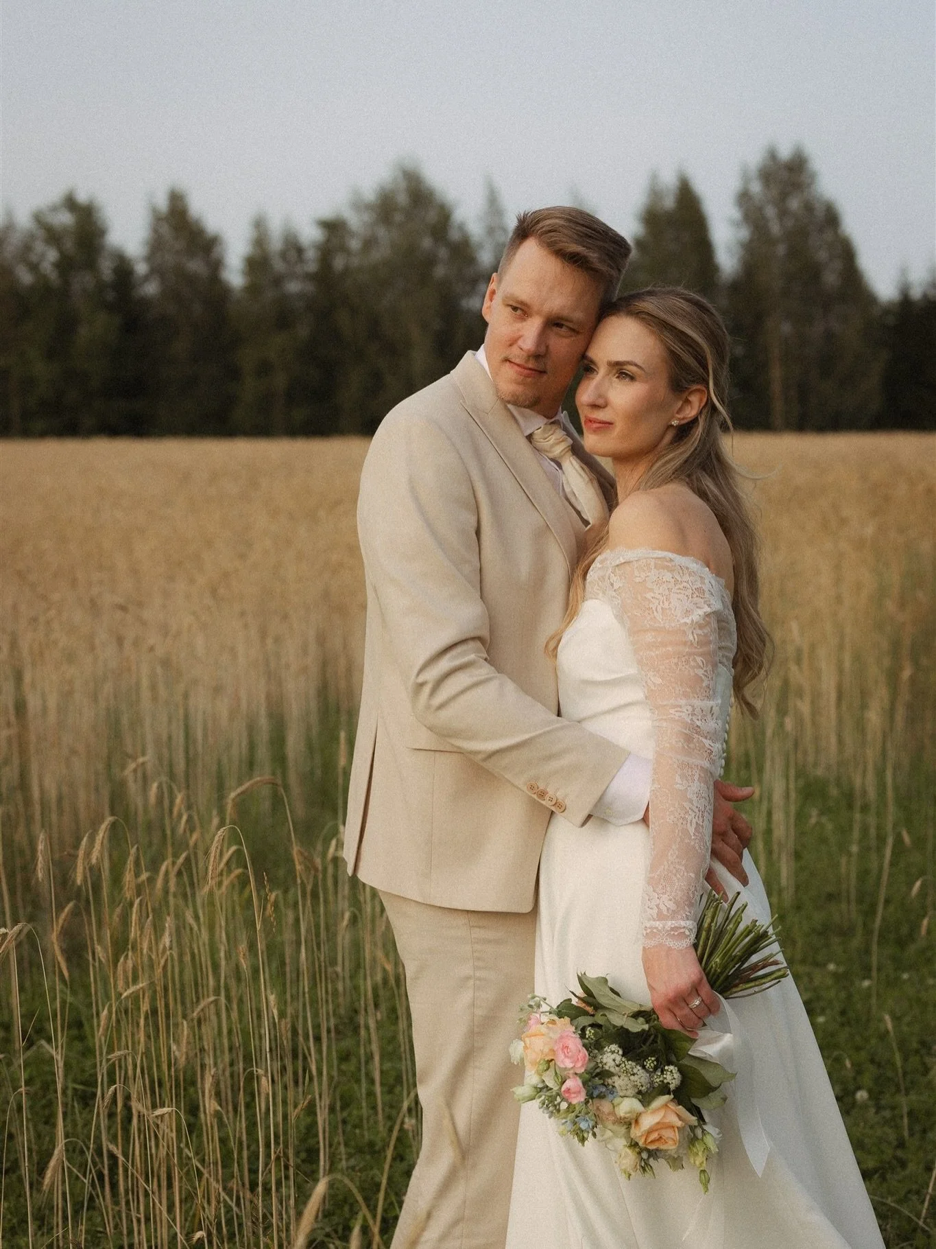 Jos joskus mietit, milt&auml; h&auml;&auml;p&auml;iv&auml; oikeasti tuntuu j&auml;lkeenp&auml;in, niin p&auml;iv&auml;n muisto muuttuu yhdeksi isoksi kokonaisuudeksi. ❤️
Mit&auml; siis j&auml;&auml; mieleen? 
Ei se, ett&auml; kuinka paljon rahaa juhl