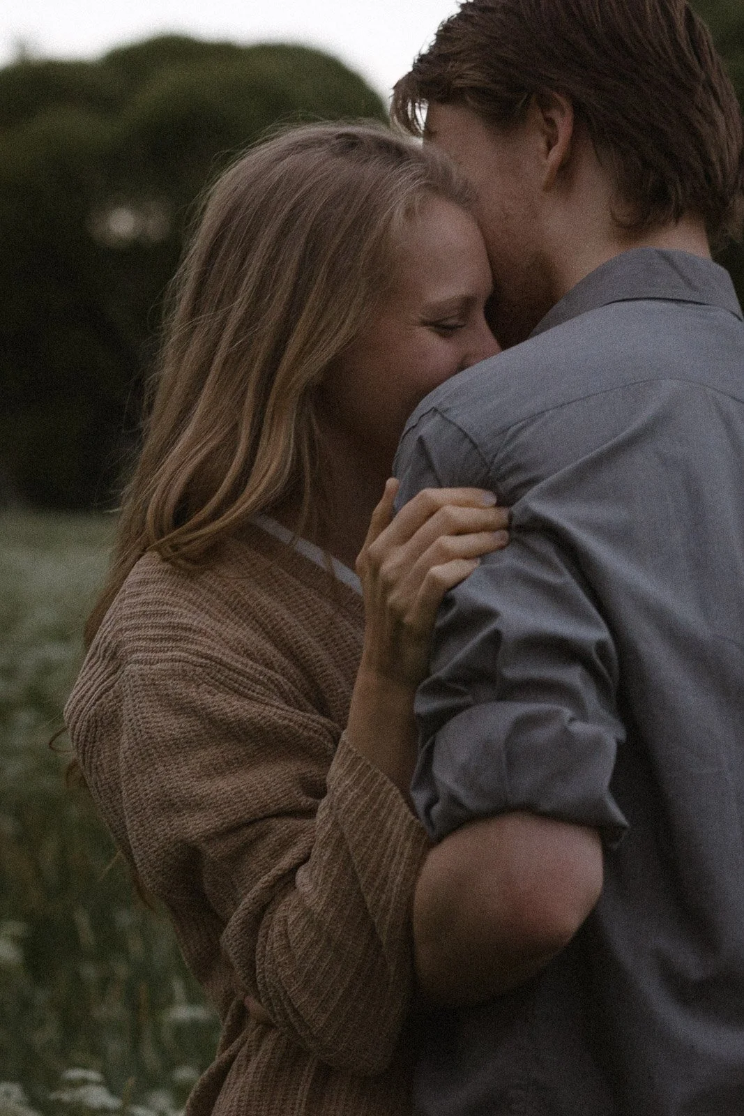  tunnelmallinen parikuvaus Tampereella iltavalossa