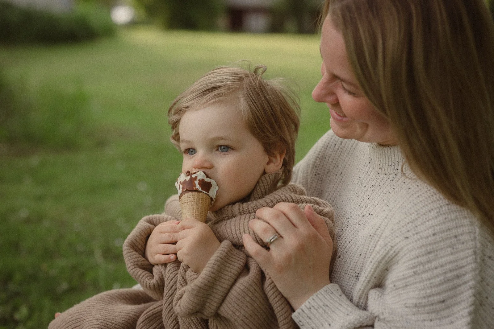 lifestyle-kuvaus äiti ja lapsi